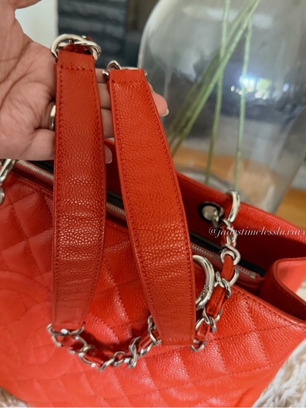 CHANEL Quilted Caviar Leather Tote in Red Orange - Grand Shopping Tote (GST) - Picture 3 of 12